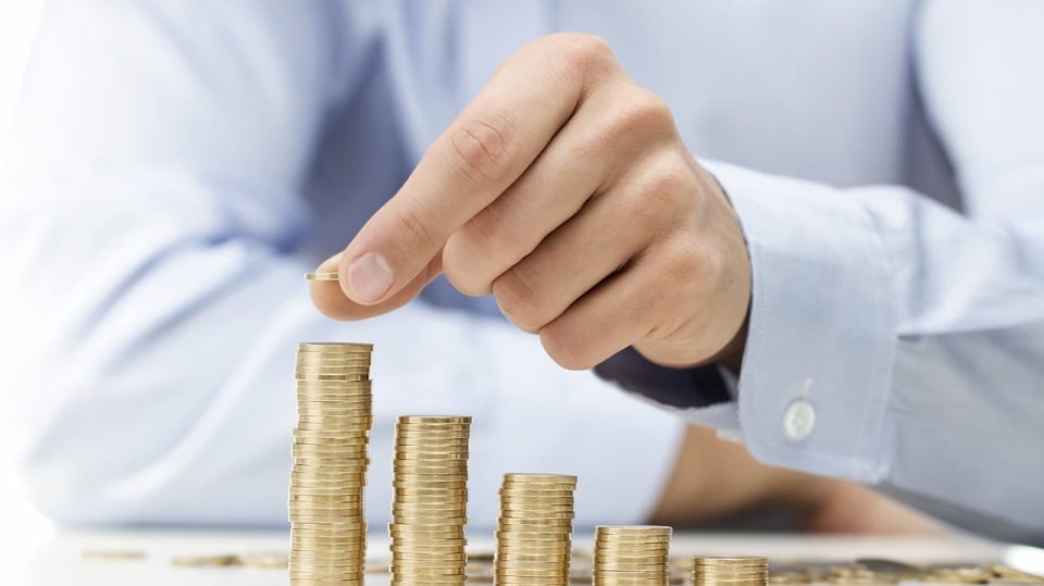 Na peníze, které nepotřebujete na běžné výdaje, ale chcete je mít k dispozici, se vyplatí spořicí účet